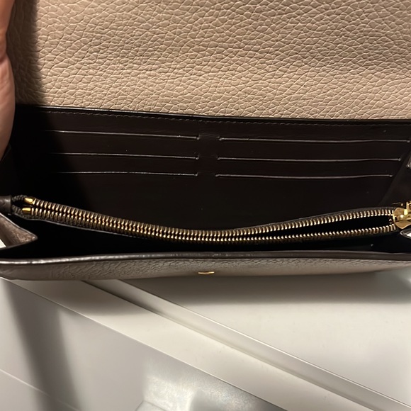 Authentic Used Louis Vuitton Capucines Wallet - selling as is - Picture 3 of 5